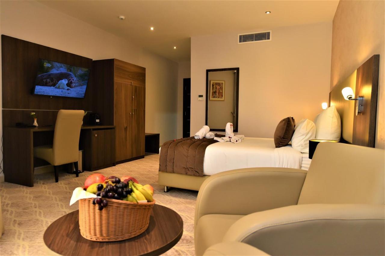 Mf Hotel Oran Bir El Djir Esterno foto