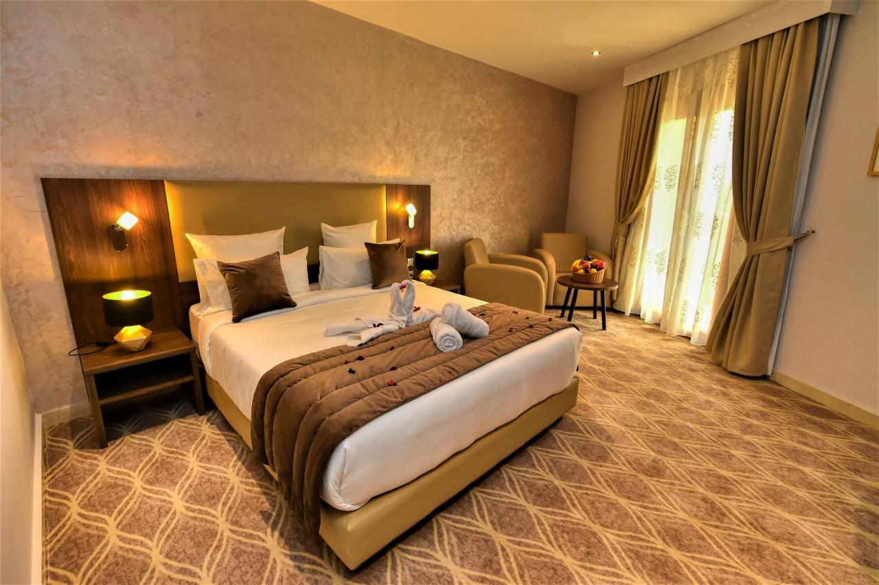 Mf Hotel Oran Bir El Djir Esterno foto