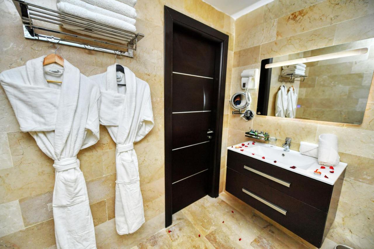 Mf Hotel Oran Bir El Djir Esterno foto